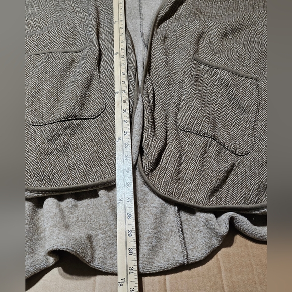 The Vermont Country Store Polyester Shawl Cape Tan Chevron Pattern Womens L/XL - Picture 3 of 9